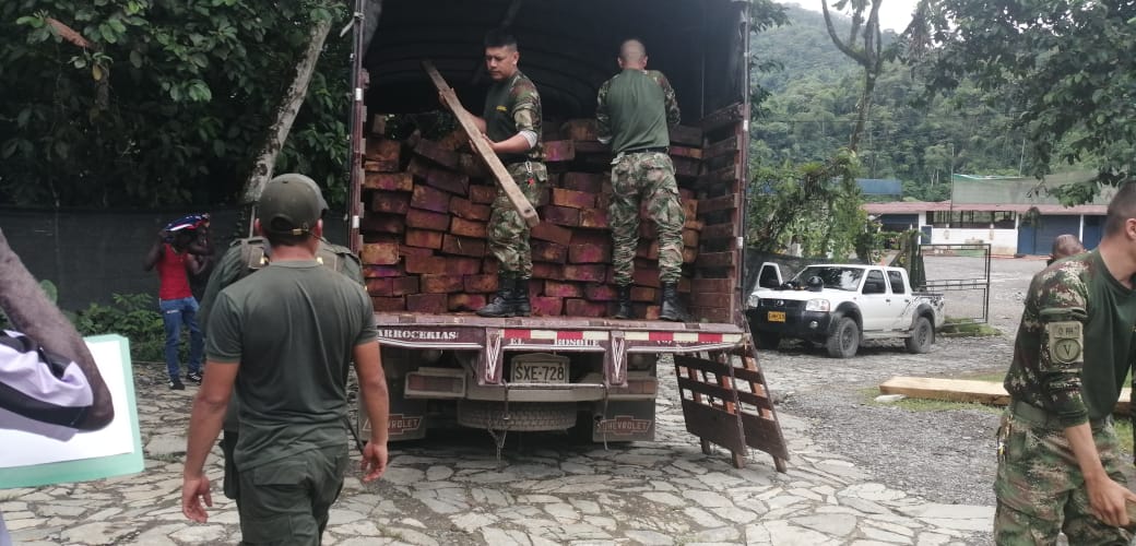 CARDER Y EJERCITO NACIONAL INCAUTAN MADERA EN EL MUNICIPIO DE PUEBLO RICO