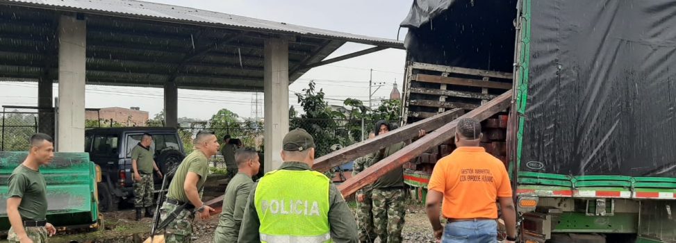 DOS CAMIONES CARGADOS CON MADERA ILEGAL FUERON DECOMISADOS POR CODECHOCÓ