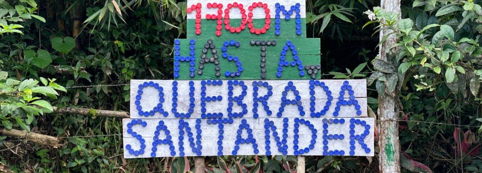 INSTALAN SEÑALÉTICA CON MATERIALES RECICLADOS EN EL PACÍFICO VALLECAUCANO