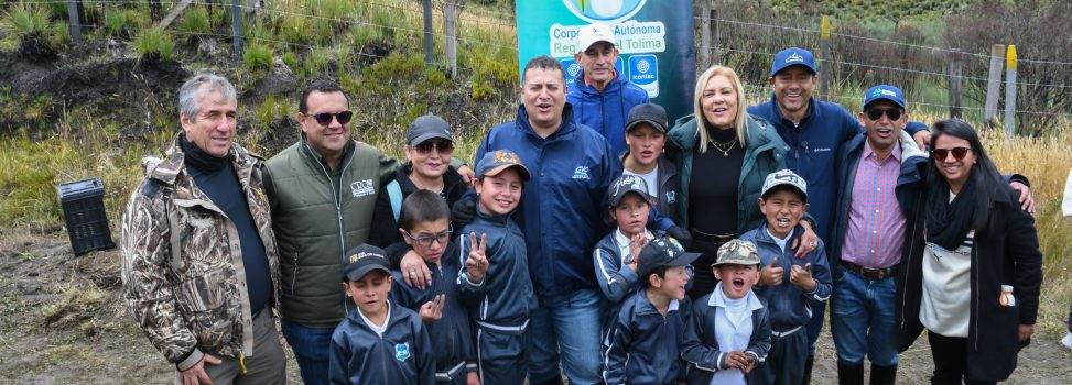 Corporaciones Autónomas Regionales impulsan la conservación de páramos con siembra de frailejones en Murillo