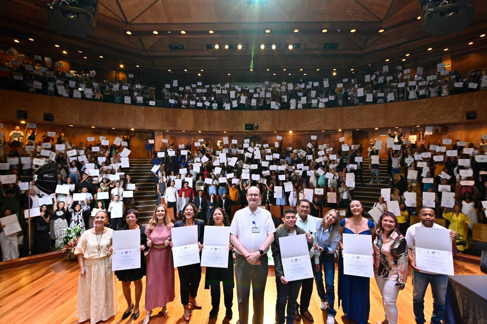 DIPLOMADO DE LA CVC Y UNIVERSIDAD JAVERIANA CALI SE GRADUARON 639 NUEVOS TESOS POR EL AMBIENTE