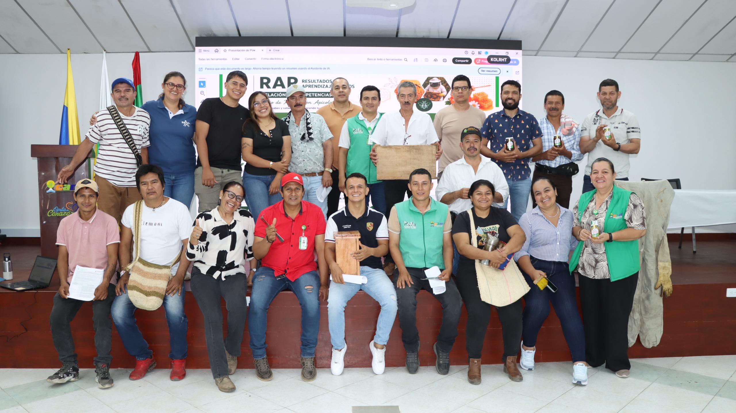 Apicultores del Huila fortalecen sus conocimientos mientras conservan la biodiversidad